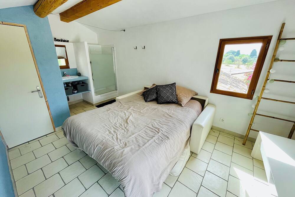 Villa Avec Piscine et Dépendance au Pied des Collines de Pagnol in Aubagne, Marseille region