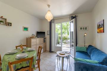 Gîte pour 4 Personnes dans Vanxains, Périgord Vert, Photo 1
