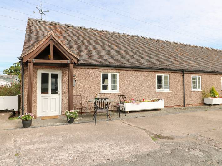 Cottage for 4 people, with garden, with pets in Stafford