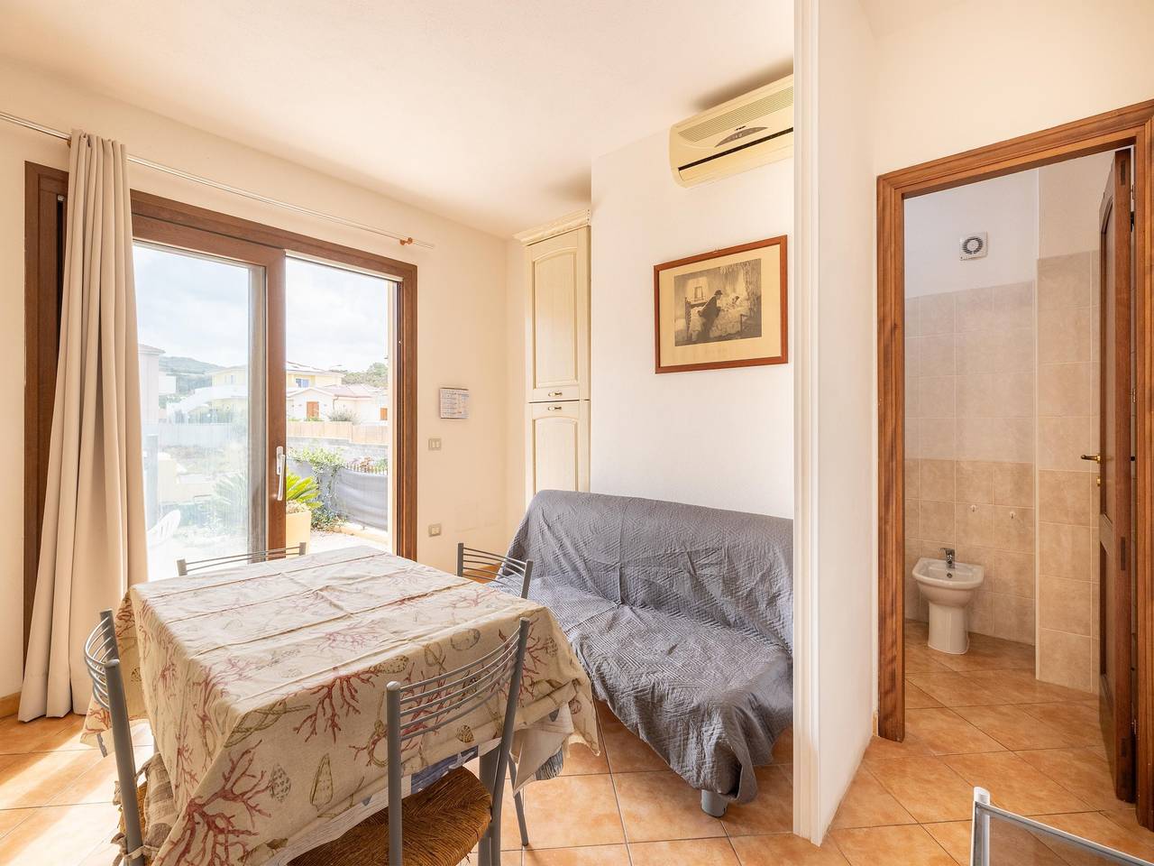 Ganze Wohnung, In einer Wohnung mit privater Terrasse und Klimaanlage in Lu Bagnu, Castelsardo