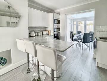 Holiday Rental for 9 People in Worthing, West Sussex, Photo 3