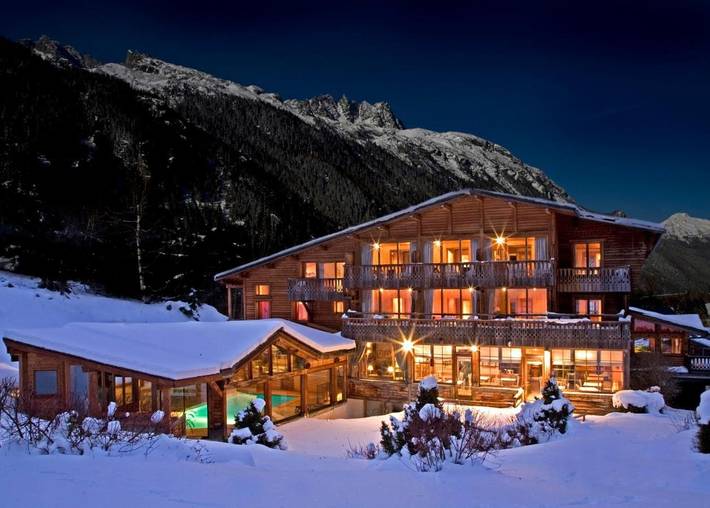 Hôtel pour 6 personnes, avec jacuzzi et sauna ainsi que piscine et jardin