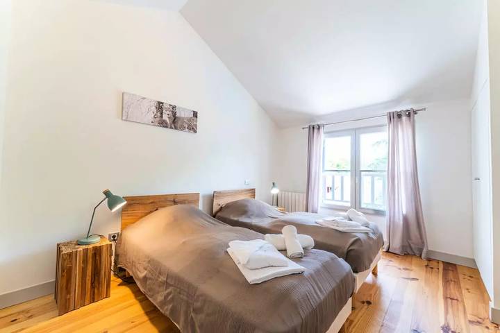 Gîte pour 6 personnes, avec terrasse ainsi que jardin et piscine à Naujac-sur-Mer - 4