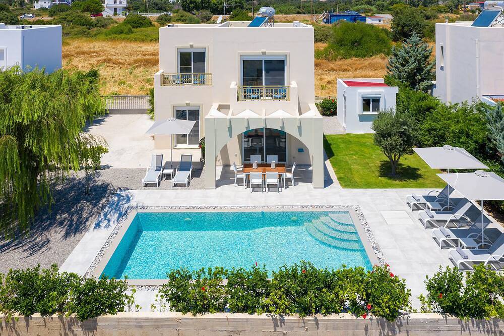Maison joliment meublée dans un endroit calme avec piscine chauffée et vue sur la mer in Gennadi, Rhodes