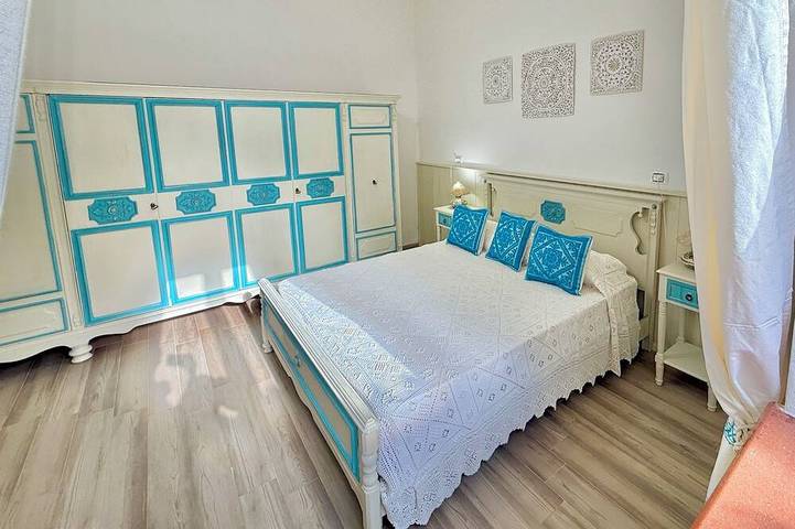 Casa vacanze Nuraghe. Spaziosa e confortevole casa singola. Cin in Orosei, Golfo di Orosei