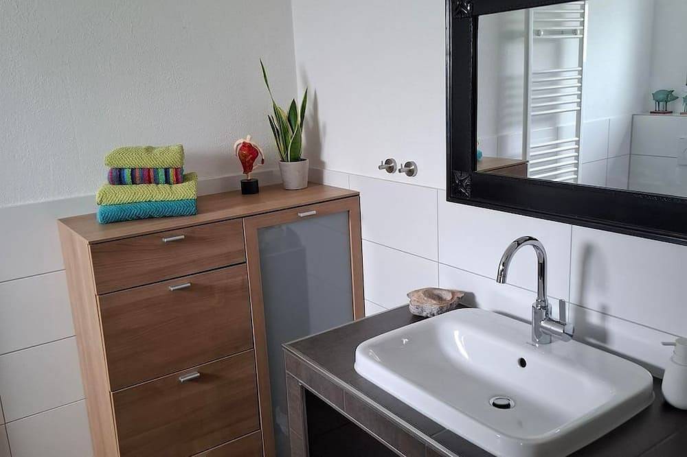 Ganze Wohnung, Ferienwohnung \"An der Weinstraße\" - Appartement/Fewo, Dusche, Wc, Terrasse in Oberotterbach, Südliche Weinstraße
