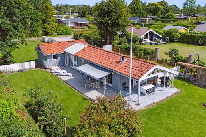 Ferieudlejning for 6 personer, med terrasse og have, husdyr tilladt i Rude Strand