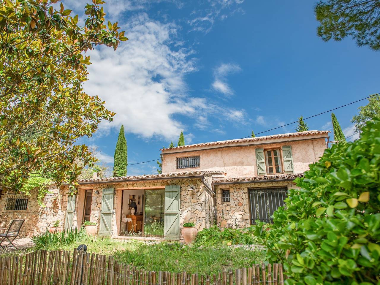Charming stone house with airco and a large pool in Lorgues, Region de Draguignan