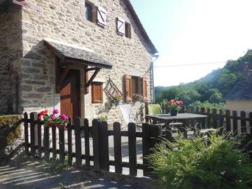 Gîte pour 4 personnes, avec terrasse à Pont-de-Salars