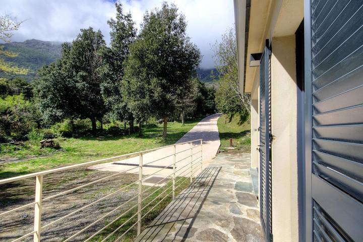 Gîte pour 2 personnes, avec Terrasse ainsi que Jardin et Vue à Sisco - 2
