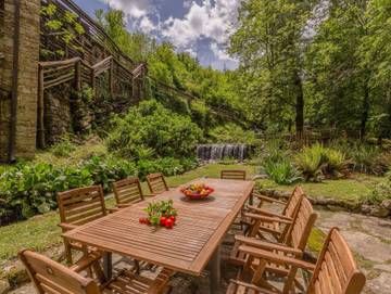 Ferienhaus für 15 Personen, mit Whirlpool und Pool sowie Balkon und Garten, kinderfreundlich in Talla