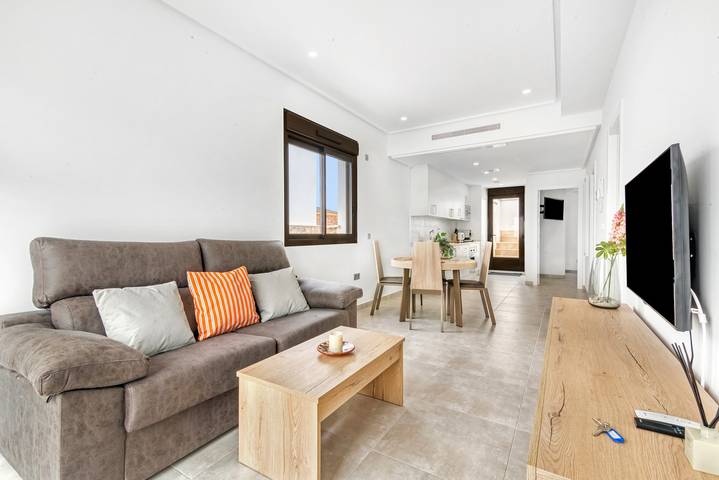 Apartamento entero, Apartamento 'Porto Marina Village' con piscina compartida, Wi-Fi y aire acondicionado in Torre de la Horadada, Pilar de la Horadada