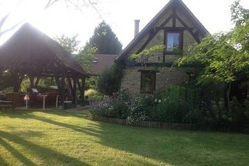Gîte pour 4 personnes, avec terrasse et jardin à Puybrun