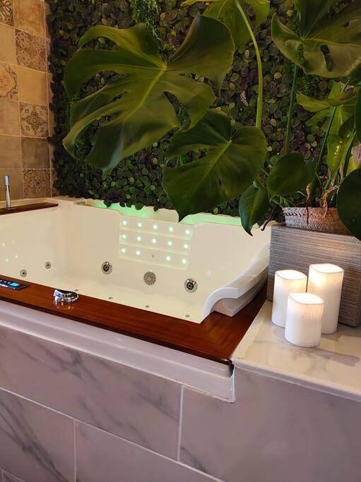 La Cabana Agréable logement avec Jacuzzi/Balnéo in Saint-Jean-d'Angély, Région de Saint-Jean-d'Angély