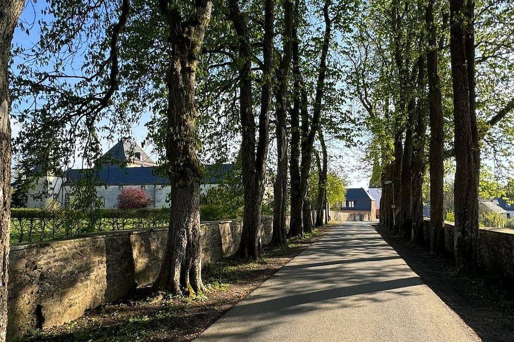 Ganze Wohnung, L' Extravagante im Garten von Schloss Schmidtheim - 4-Bett-Ferienwohnung in Schmidtheim, Dahlem