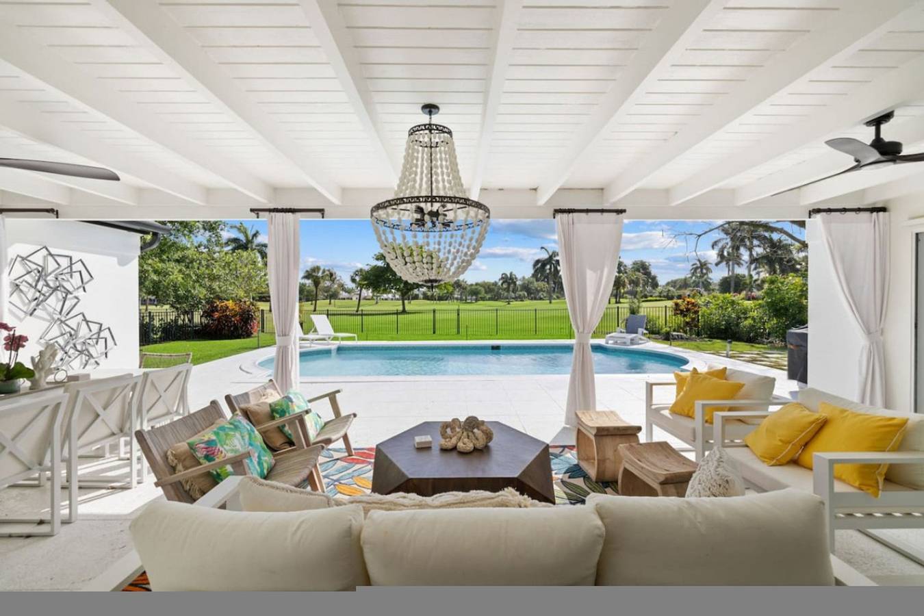 Luxury Beach House with Golf Course View in Moorings, Naples (FL)