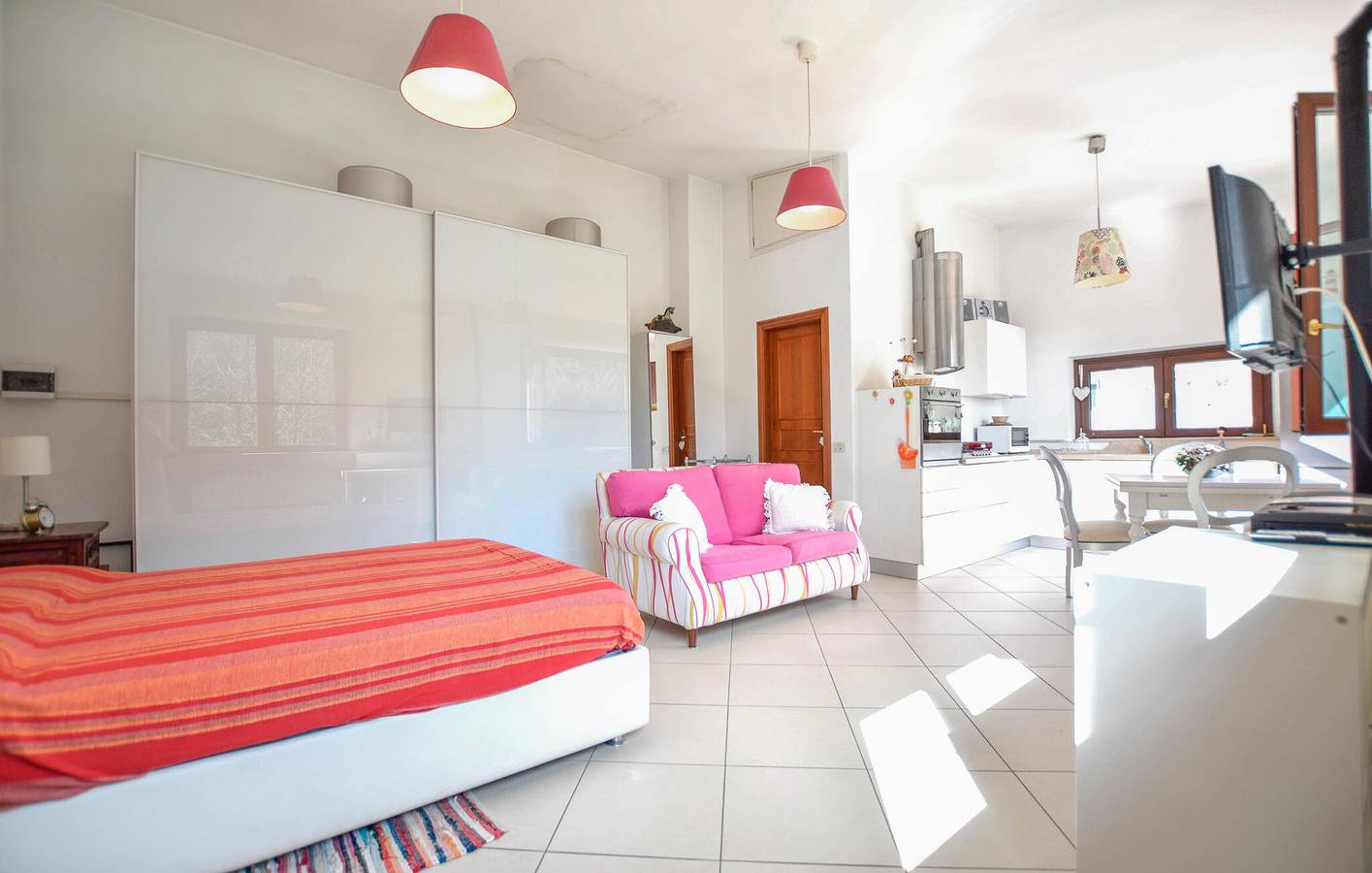 Appartamento intero, Accogliente rifugio urbano: AC, TV via cavo, Parcheggio, WiFi - Camaiore in Camaiore (Toscana), Riviera Toscana