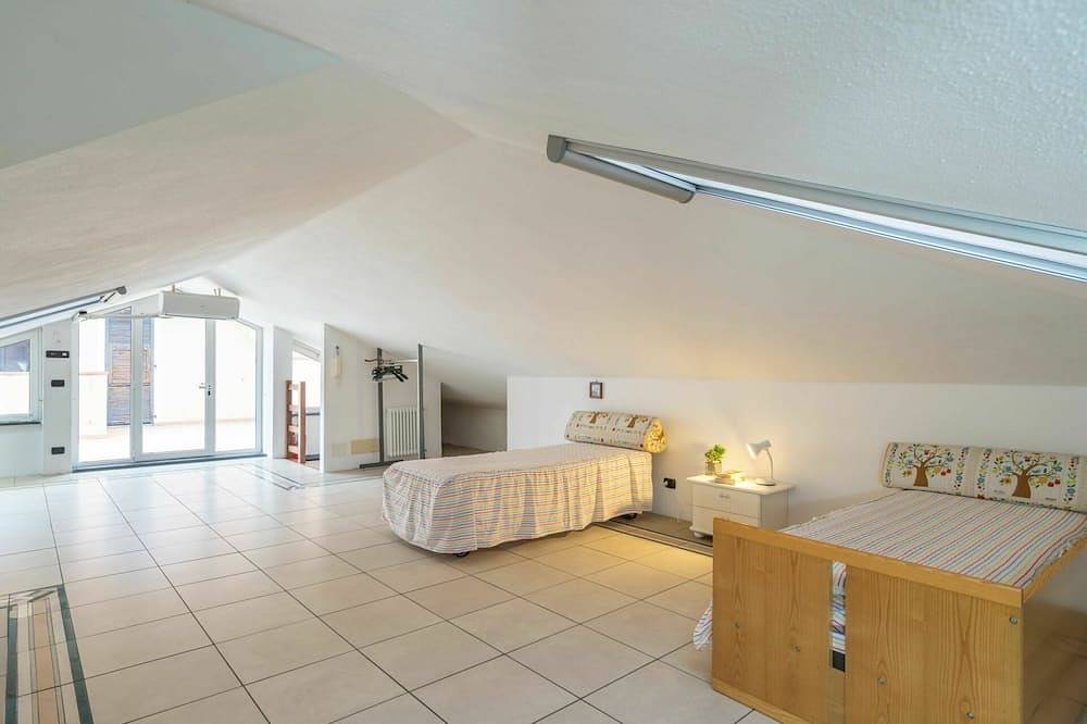 Ferienhaus mit Klimaanlage,  W-Lan, Whirlpool, Tv, Innenhof, Haustiere erlaubt, Panoramablick in Cisano sul Neva, Riviera di Ponente