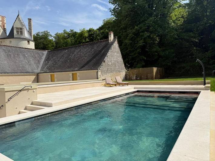 Location de vacances pour 9 personnes, avec jacuzzi ainsi que jardin et piscine à Anché - 3