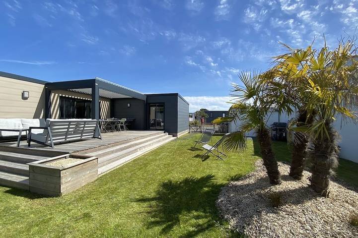 Chalet pour 6 personnes, avec jardin ainsi que piscine et terrasse, animaux acceptés