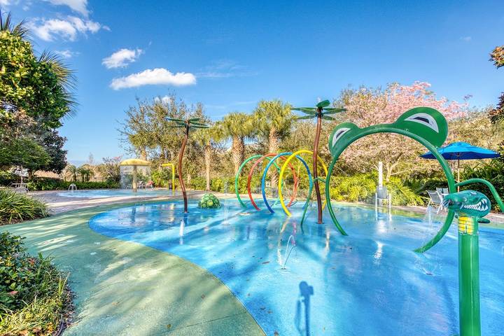 Vacation apartment for 4 people, with pool and hot tub as well as sauna and terrace in Central Florida
