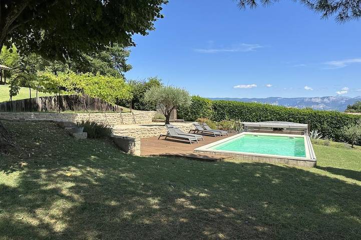 Location de vacances pour 4 personnes, avec Terrasse ainsi que Jardin et Piscine à Saint-Lattier