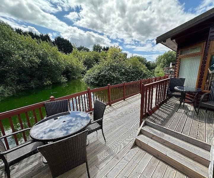 Kingfisher Cosy Lakeside Lodge in Carnforth, Lancashire