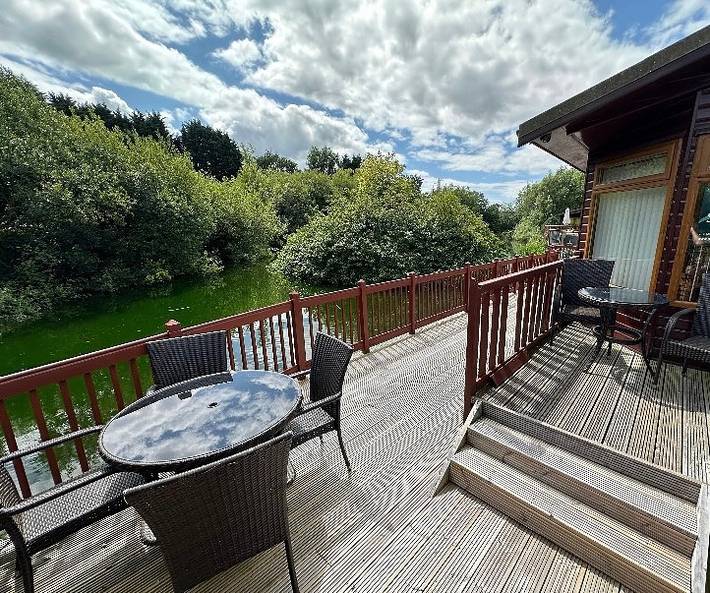 Chalet für 4 Personen, mit Seeblick und Garten sowie Balkon in Afrika