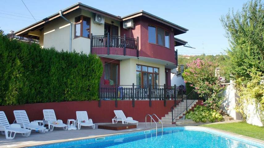 Villa pour 8 personnes, avec jardin ainsi que vue et piscine, adapté aux familles en Bulgarie - 2