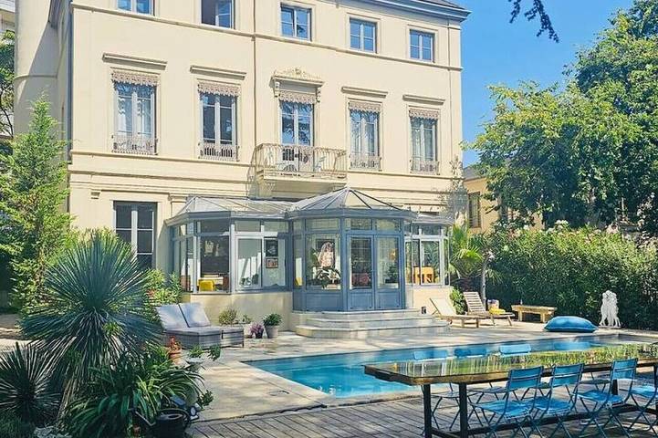 Château pour 9 personnes, avec Jardin dans Rhône