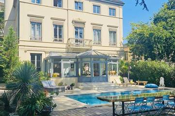 Château pour 9 personnes, avec jardin dans Rhône