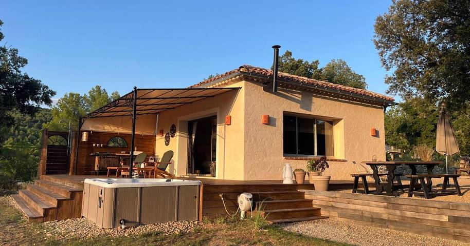 Appartement de vacances pour 2 personnes, avec jardin ainsi que piscine et vue, animaux acceptés