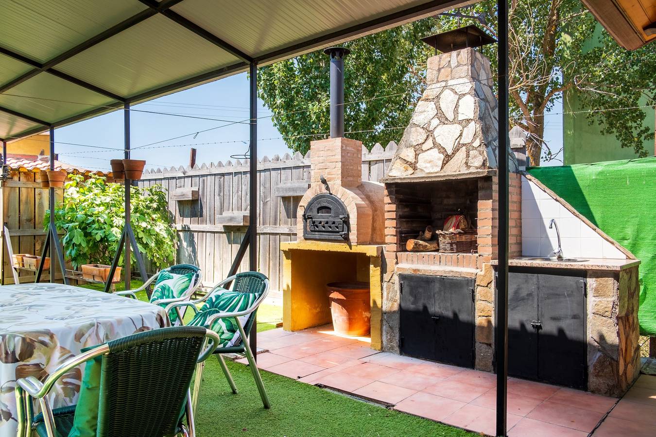 Casa rural 'La Casa Del Carpintero' con piscina privada, terraza privada y jardín privado in Zarapicos, Provincia de Salamanca