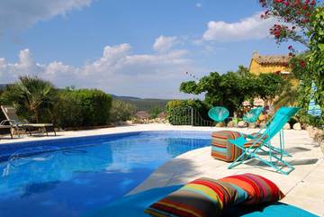 Cottage pour 2 personnes, avec jardin ainsi que piscine et vue dans San Martin Sarroca