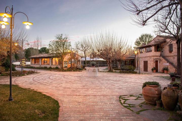 Casa vacanza per 3 persone, con Idromassaggio e Giardino nonché Piscina e Sauna a Filottrano