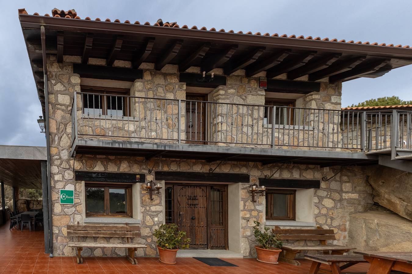 Apartamento entero, Apartamento 'Casa Baja' con piscina compartida, terraza privada y Wi-Fi in Fresnedillas de la Oliva, Provincia de Madrid
