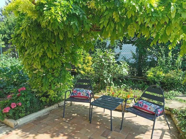 Gîte pour 4 personnes, avec Terrasse et Jardin à Perrigny-lès-Dijon