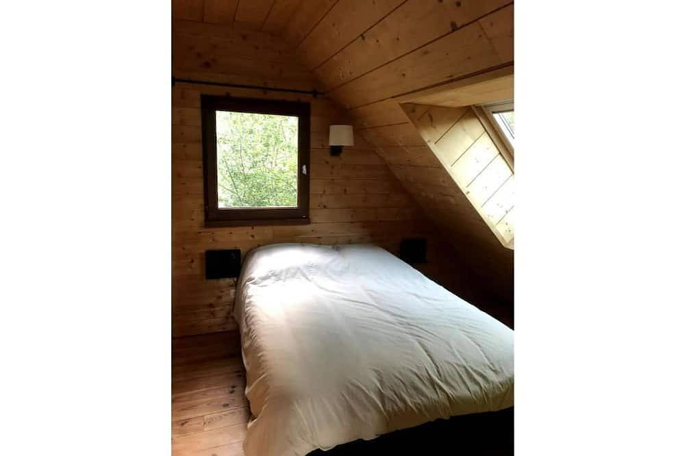 Joli Chalet Face au Plomb du Cantal in Saint-Jacques-des-Blats, Aurillac region