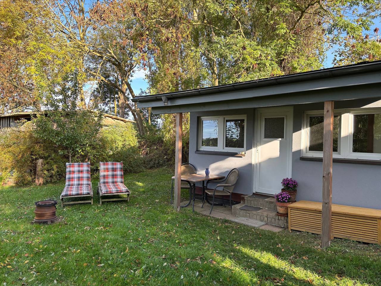 Ganze Ferienwohnung, Kleiner Holzbungalow Grundmann mit Naturgarten - Bungalow in Usedom Stadt, Usedom