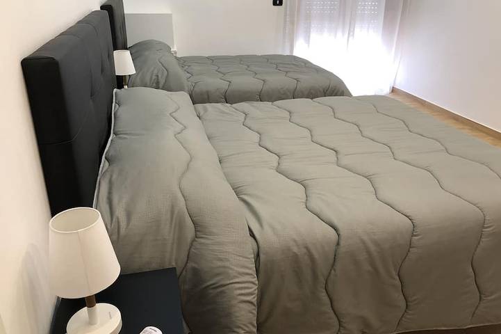 Entire apartment, CasaCondo @Flora: Relax in a Spacious Condo with Jacuzzi - Your Naples Getaway in Torre del Greco, Vesuvio National Park