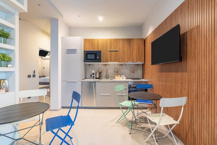 Entire apartment, Room 'Verde' with Mountain View, Shared Terrace and Air Conditioning in Viagrande, Catania Province
