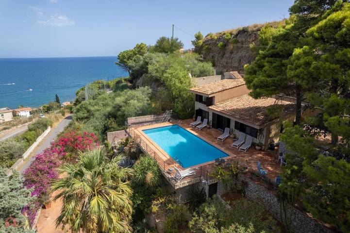 Ferienhaus für 8 Personen, mit Balkon und Terrasse sowie Garten und Pool