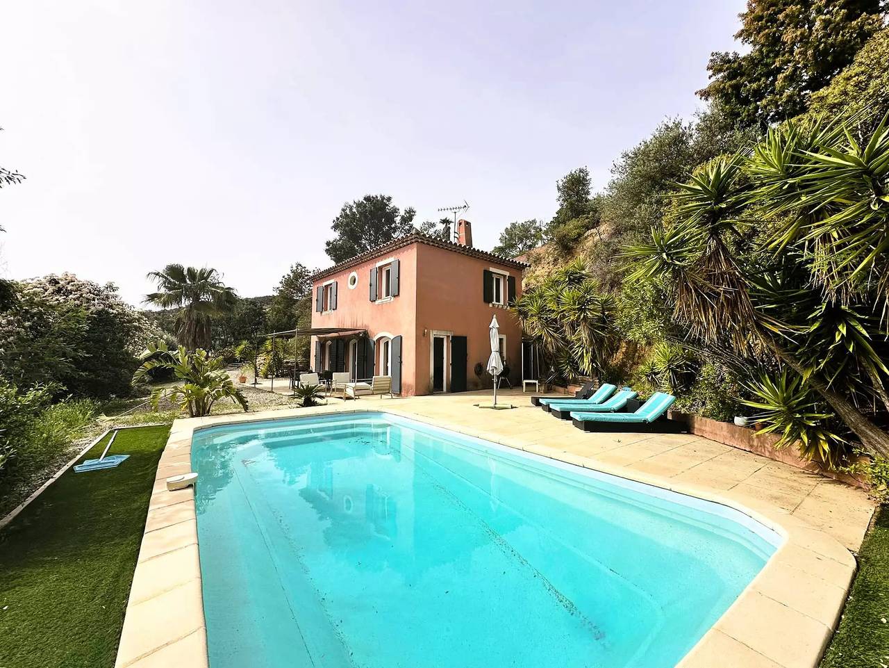 Villa pour 6 personnes avec piscine privée, à deux pas du Golf de Valcros, à La Londe-Les-Maures in La Londe-les-Maures, Côte méditerranéenne (France)