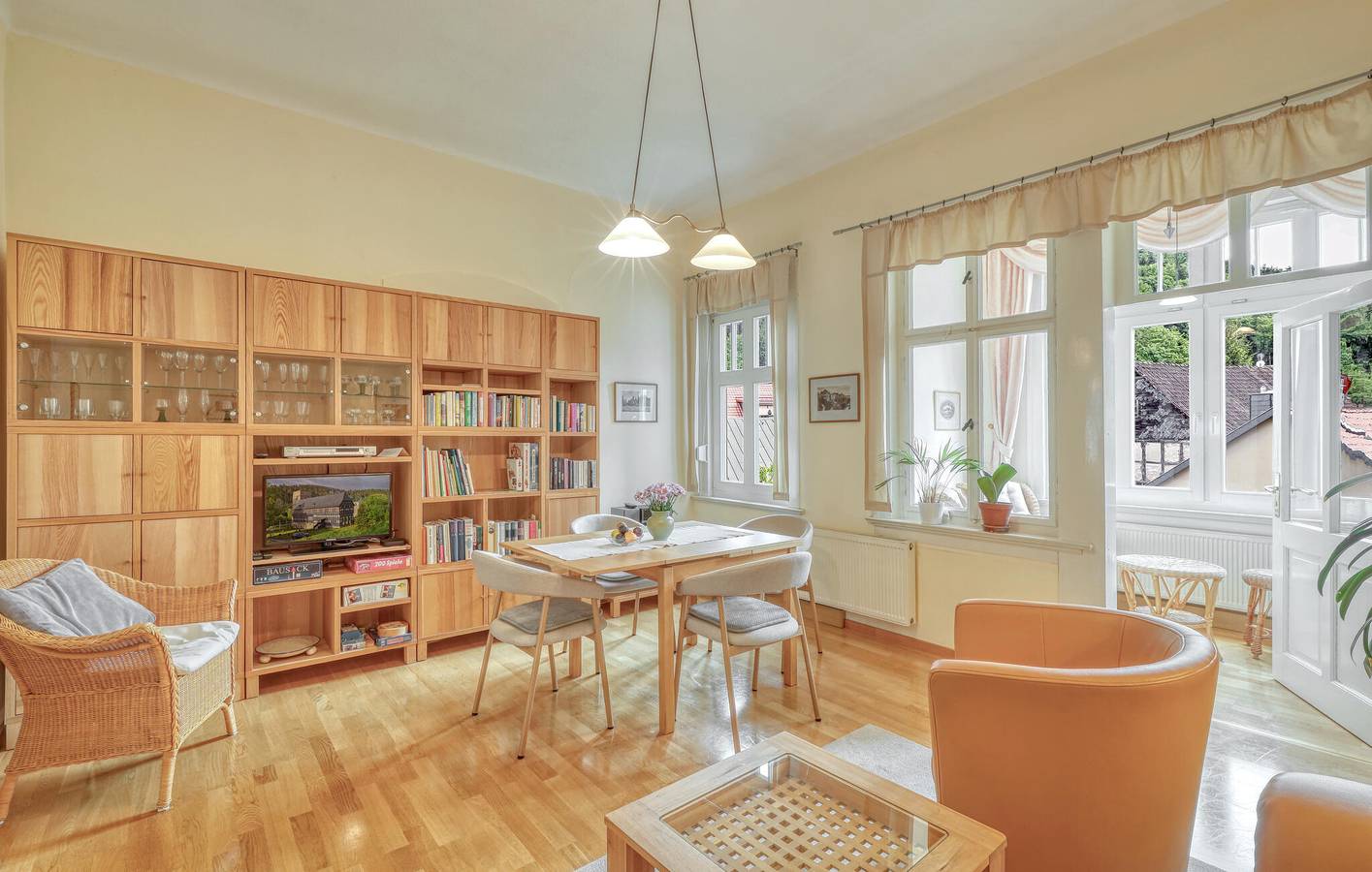 Ganze Ferienwohnung, Obergeschosswohnung mit Terrasse & Parkplatz, 700m zum Stadtzentrum Friedrichroda in Friedrichroda, Rennsteig