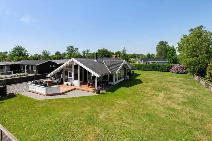 Ferienhaus für 5 Personen, mit Terrasse und Whirlpool sowie Sauna und Garten in Dyngby Strand