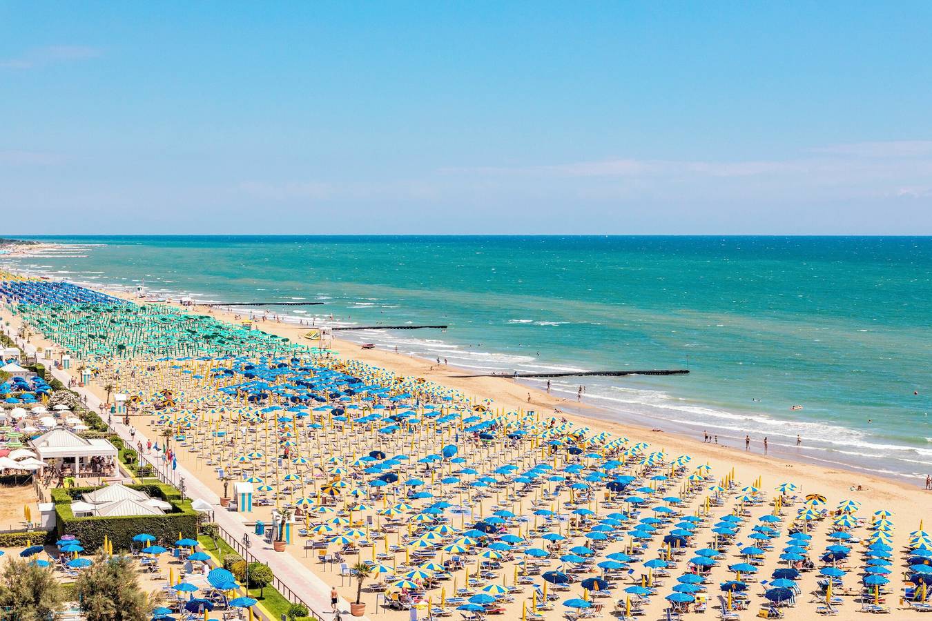 Apartamento entero, Apartamento 'Oasis 38' con piscina compartida, balcón y Wi-Fi in Lido di Jesolo, Jesolo
