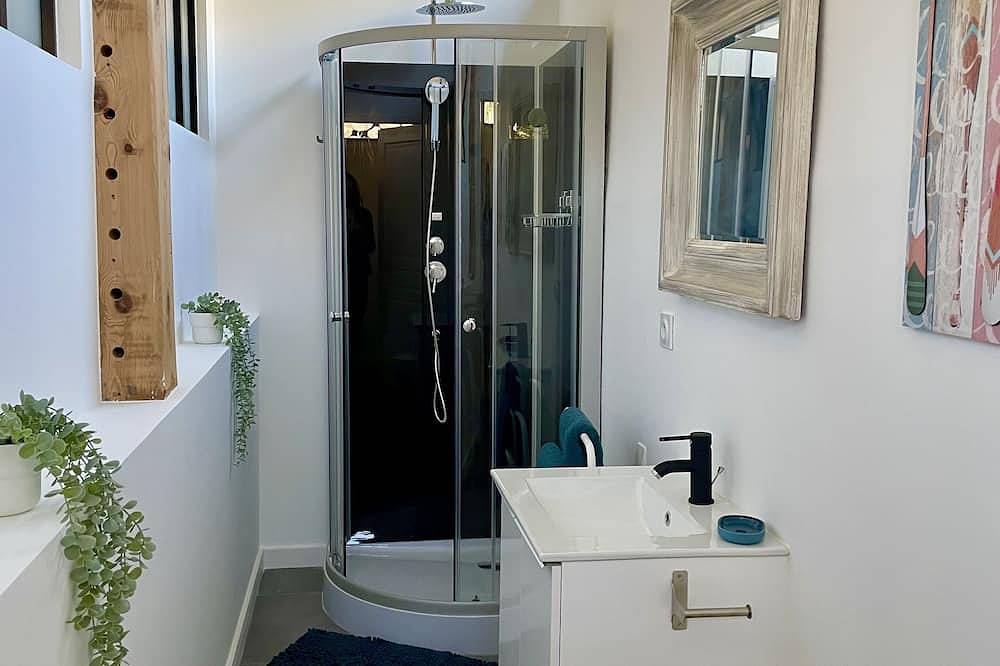 Entire apartment, 50m2 loft with private Jacuzzi and terrace in Sévrier, Parc naturel régional du Massif des Bauges