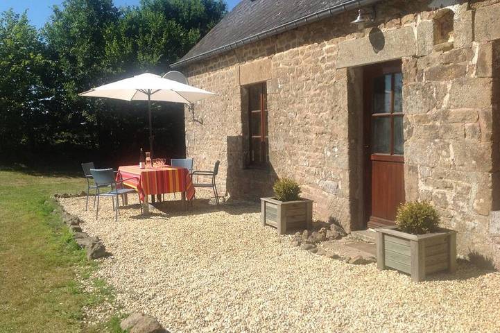 Gîte pour 8 personnes, avec jardin à Hercé