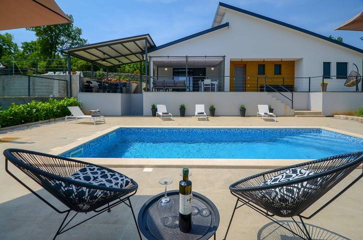 Villa für 8 Personen, mit Pool und Garten, mit Haustier - 1
