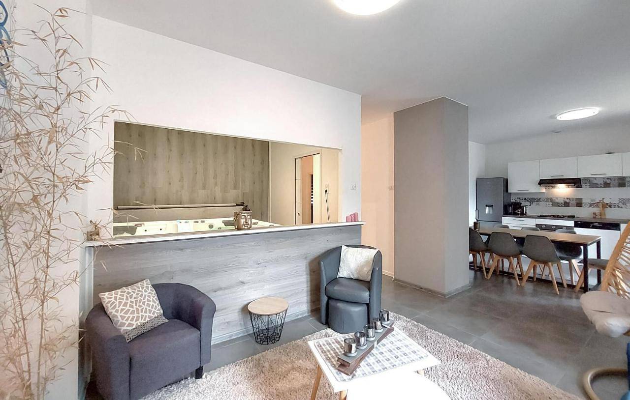 Appartement entier, Two-Bedroom Apartment in Le Thillot, Région d'Épinal